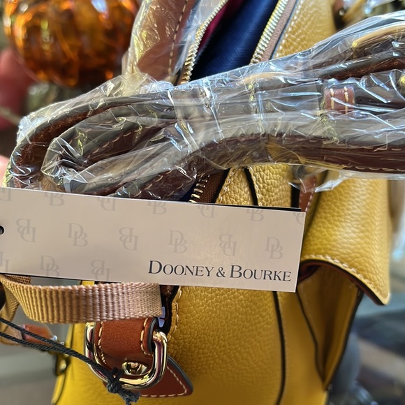 Handbag - Picture 2 of 3